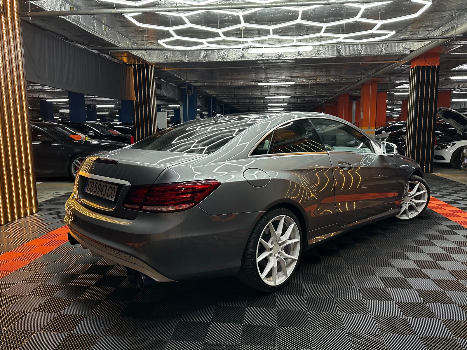 Mercedes-Benz E 400 4Matic, снимка 5 - Автомобили и джипове - 54676593