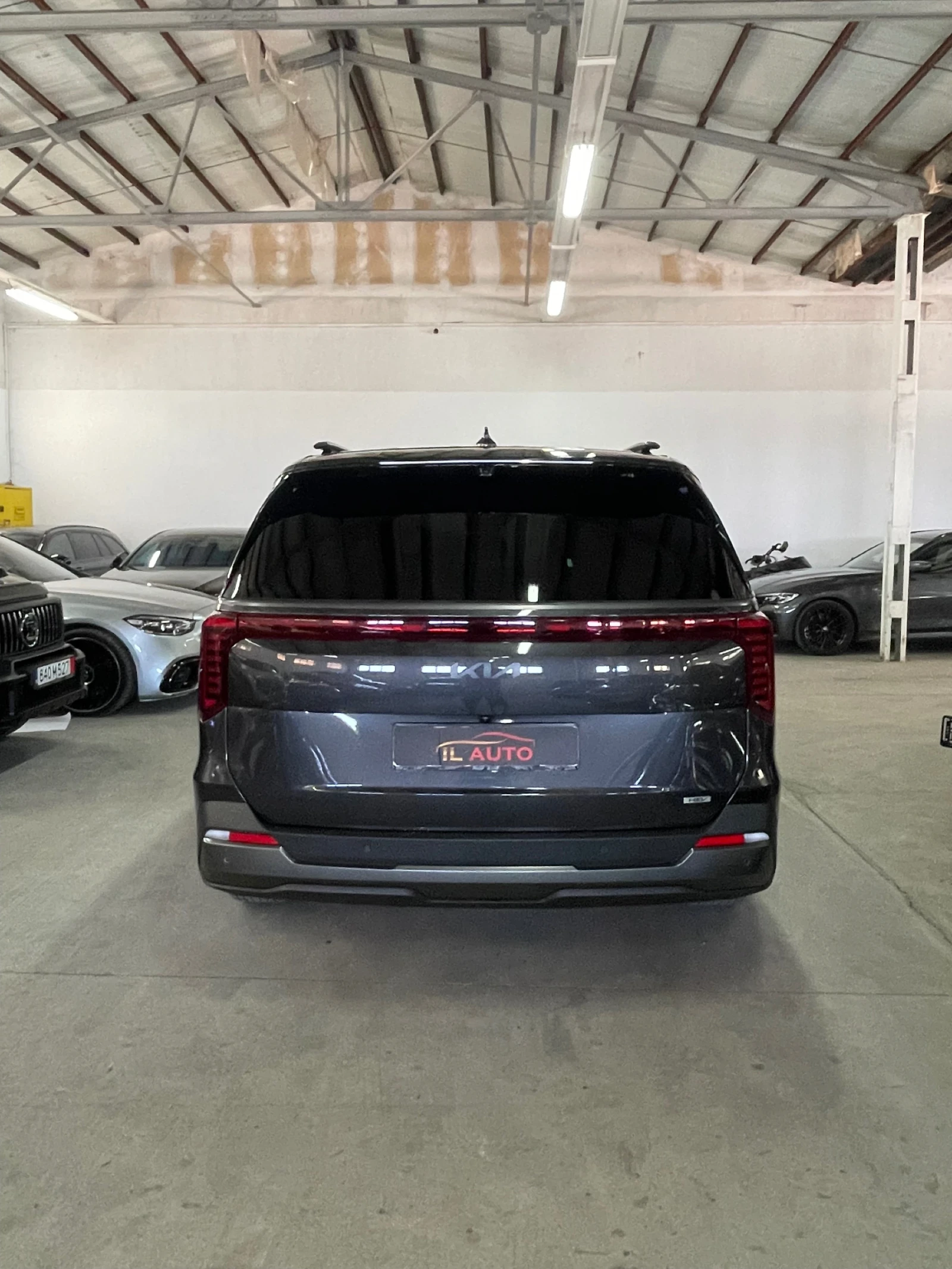 Kia Carnival 1.6GDI/Хибрид/8места/обдух/360/дистр/панор/подгр/Ф, снимка 4 - Автомобили и джипове - 55287180