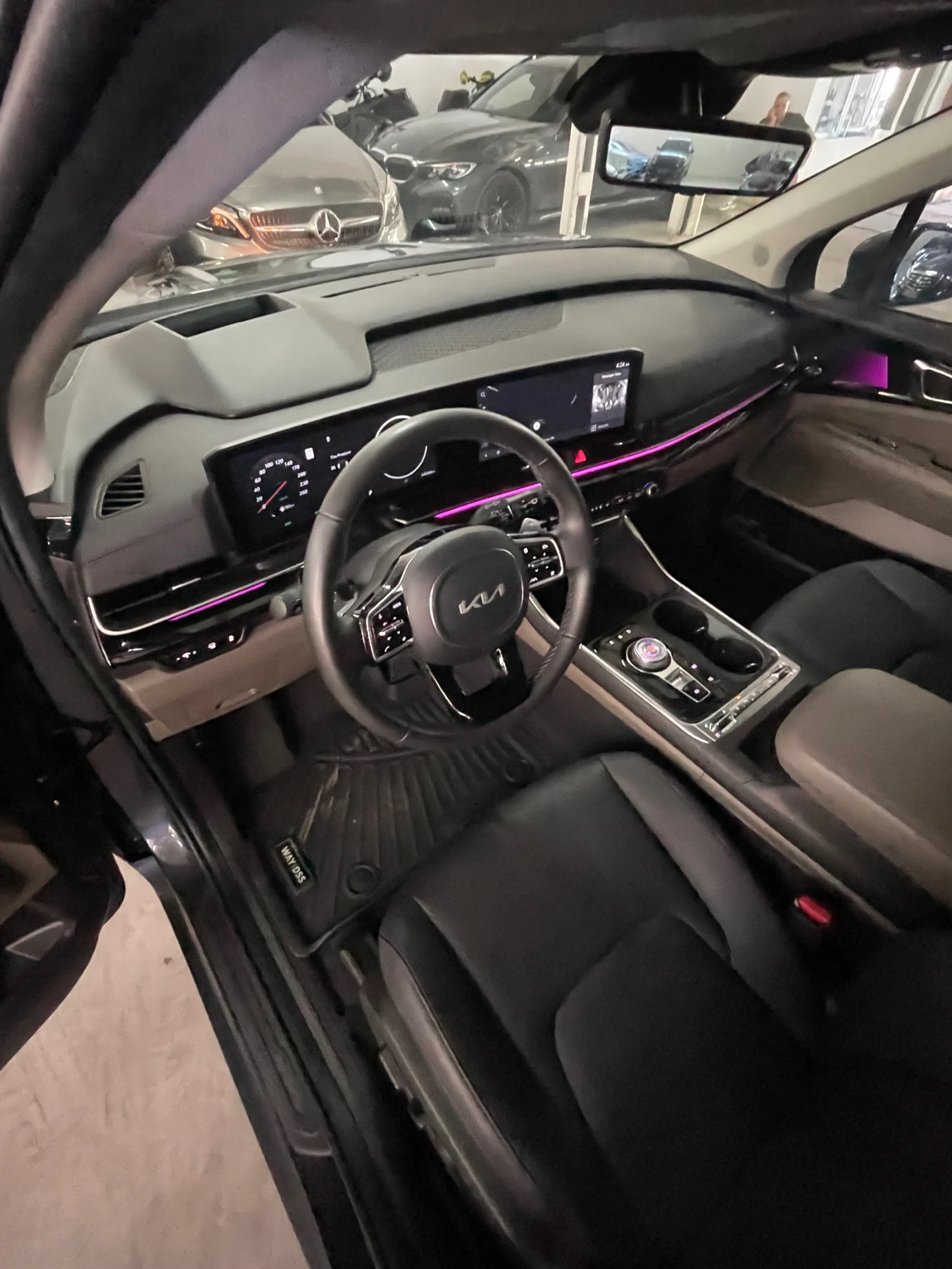 Kia Carnival 1.6GDI/Хибрид/8места/обдух/360/дистр/панор/подгр/Ф, снимка 11 - Автомобили и джипове - 55287180