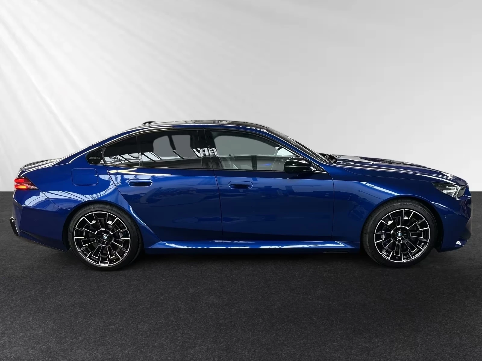 BMW M5 INDIVIDUAL/B&W/PANO/LED/360/M DRIVE PROFESSIONAL, снимка 2 - Автомобили и джипове - 55473529