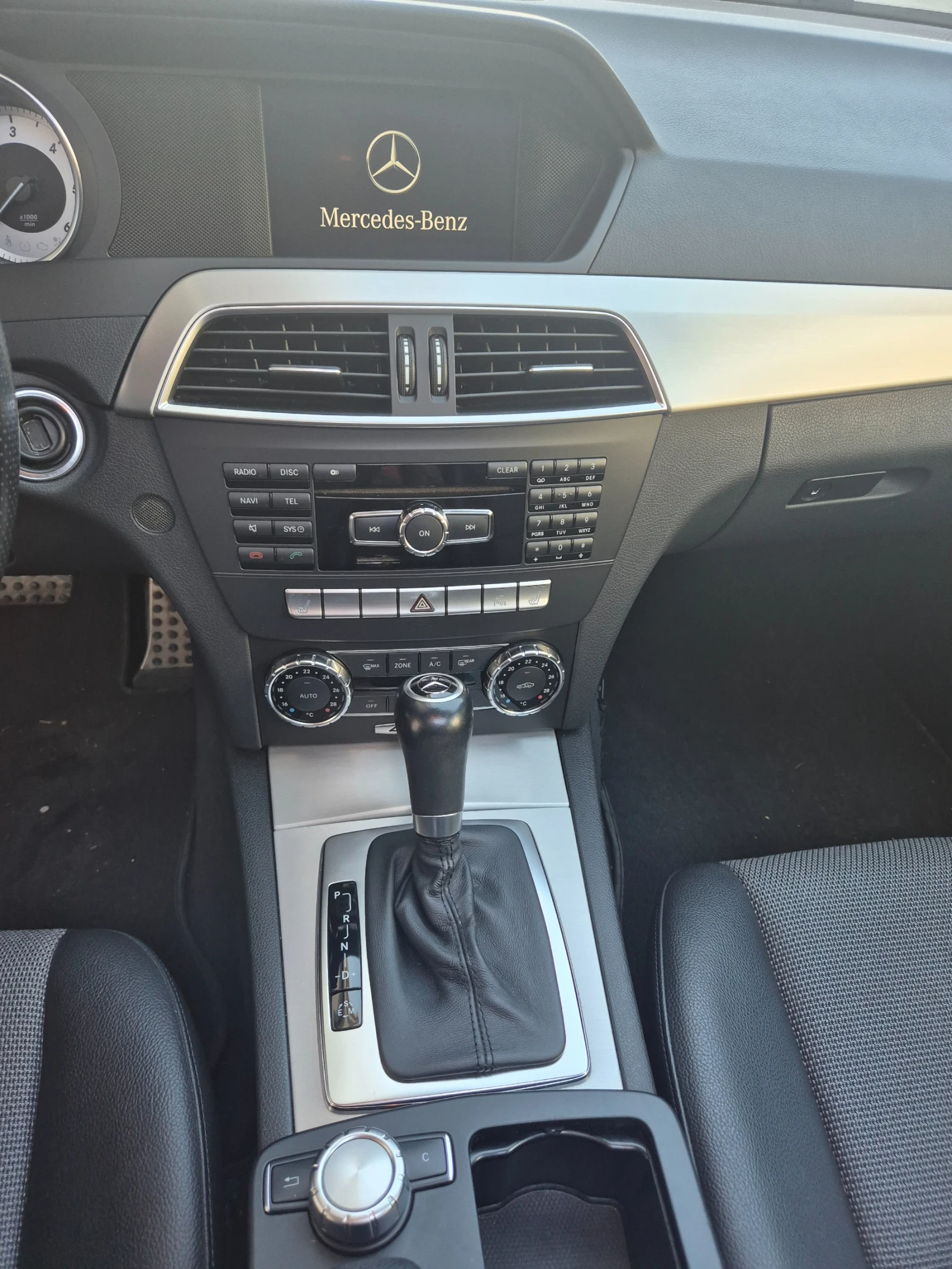 Mercedes-Benz C 300 C 300 4 Matic, снимка 10 - Автомобили и джипове - 56294494