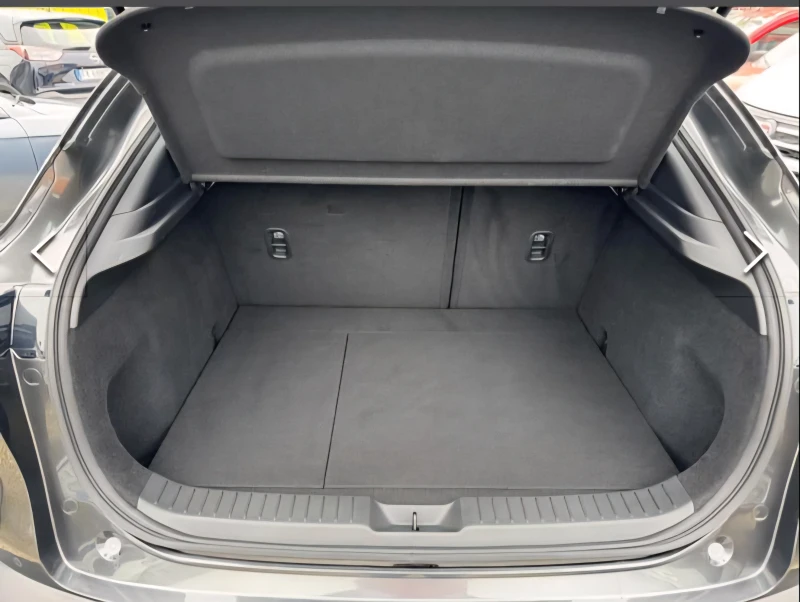 Mazda CX-30 SUV, снимка 10 - Автомобили и джипове - 52345536