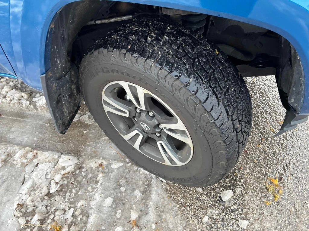 Toyota Tacoma * SR5 * CARFAX *    | Mobile.bg   13