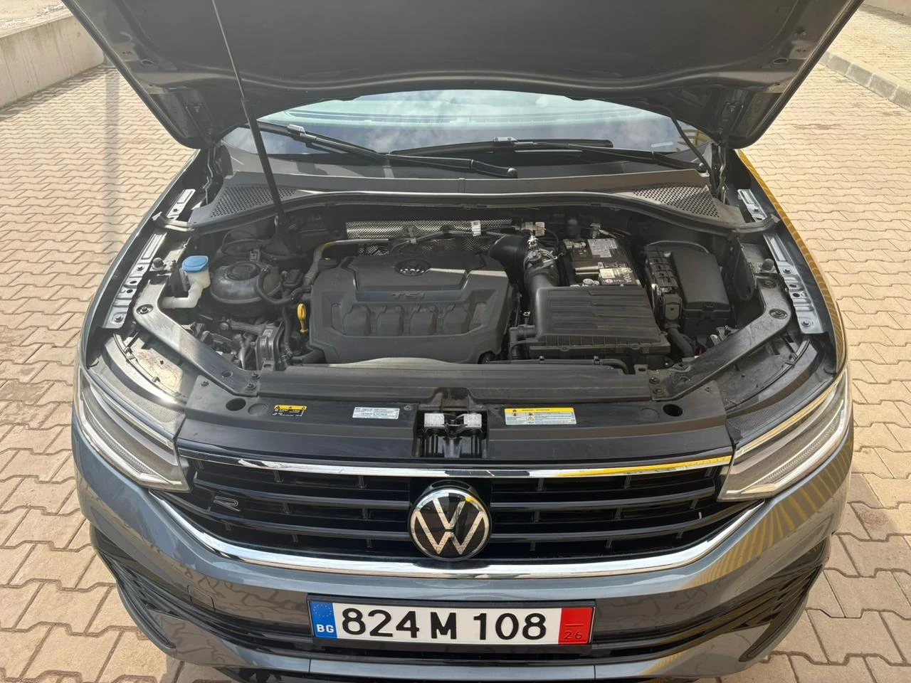 VW Tiguan 2024/2.0/184hp R-LINE, снимка 14 - Автомобили и джипове - 53738364