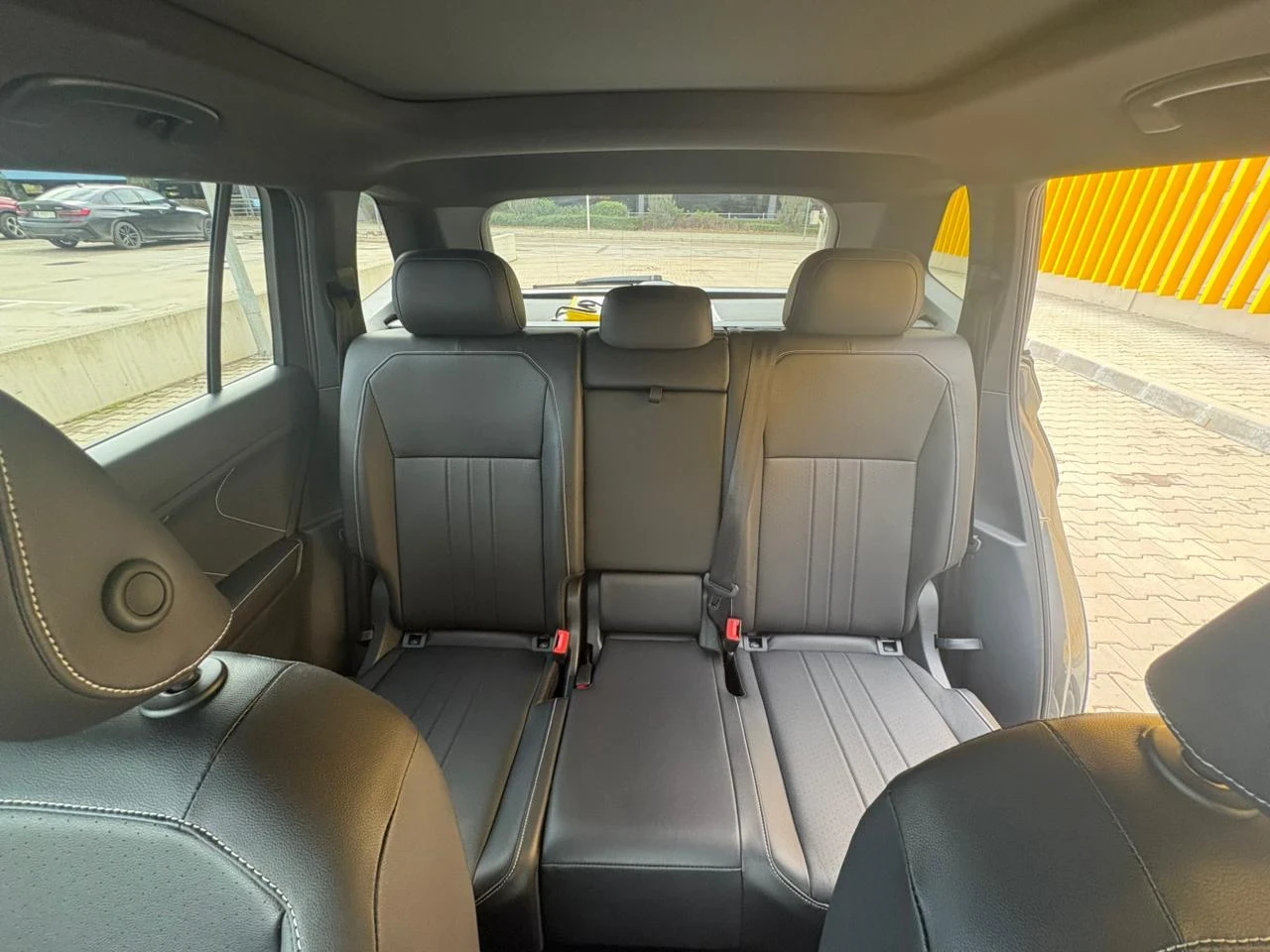 VW Tiguan 2024/2.0/184hp R-LINE, снимка 11 - Автомобили и джипове - 53738364