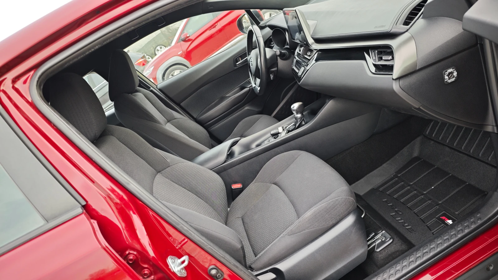 Toyota C-HR BATTERY LIFE450000km/Distronic/Следи Път и Знаци, снимка 12 - Автомобили и джипове - 54216174