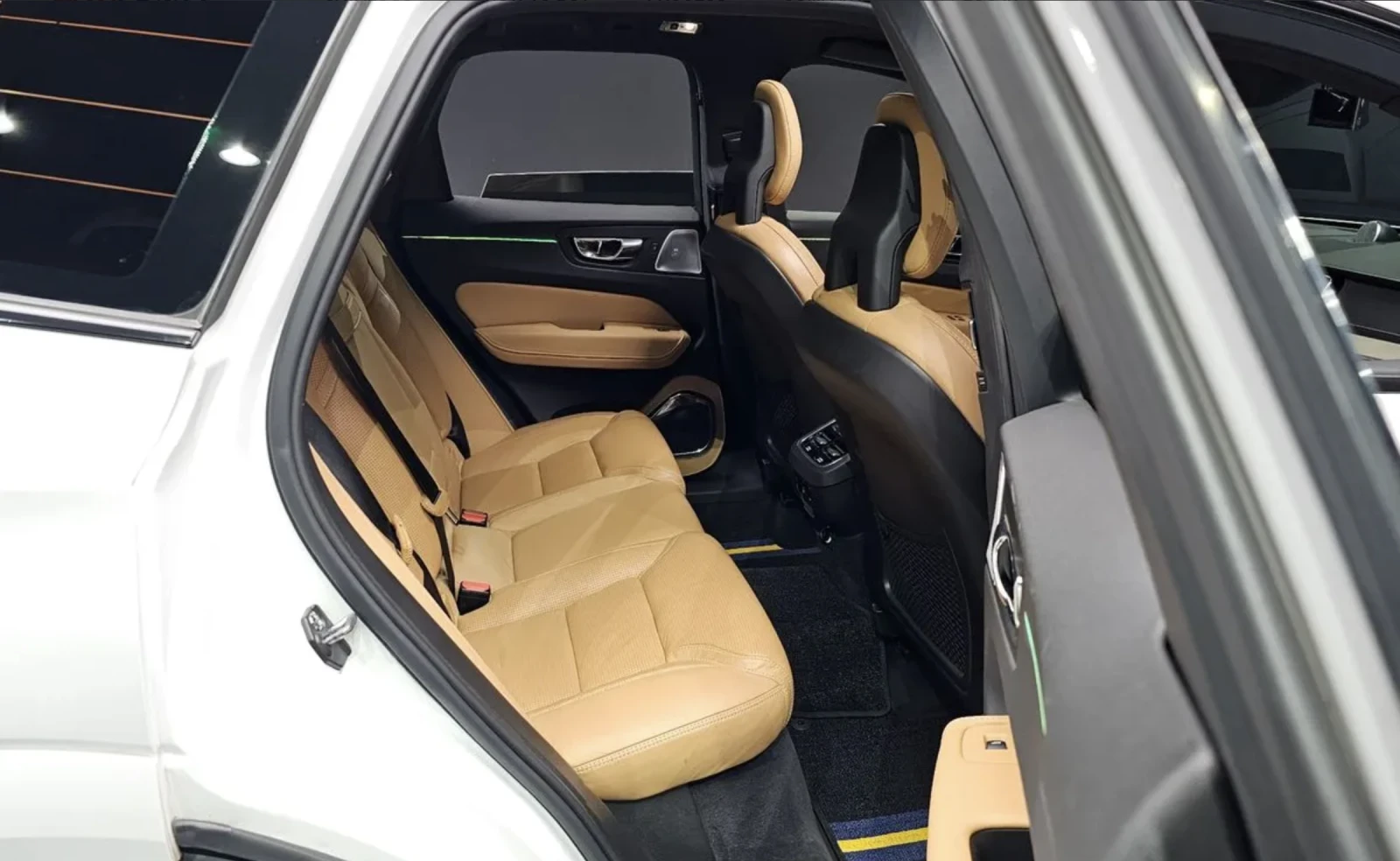 Volvo XC60 R design/Bowers & Wilkins/360 КАМЕРИ/FULL, снимка 11 - Автомобили и джипове - 54332372