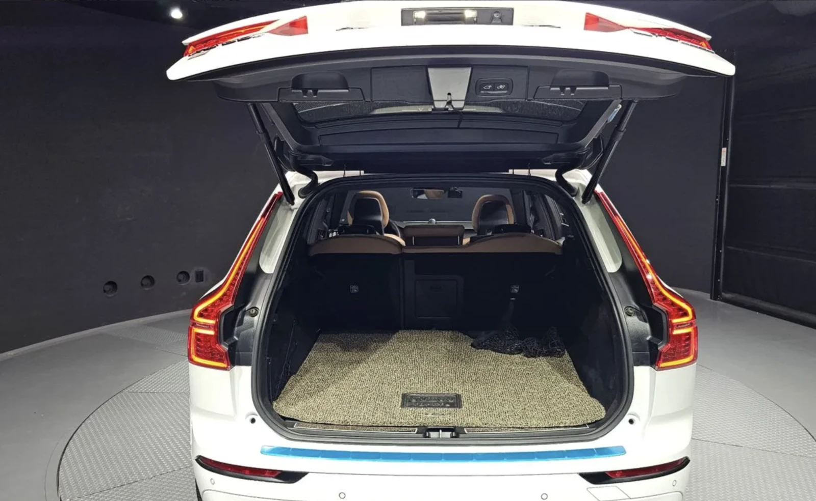 Volvo XC60 R design/Bowers & Wilkins/360 КАМЕРИ/FULL, снимка 17 - Автомобили и джипове - 54332372