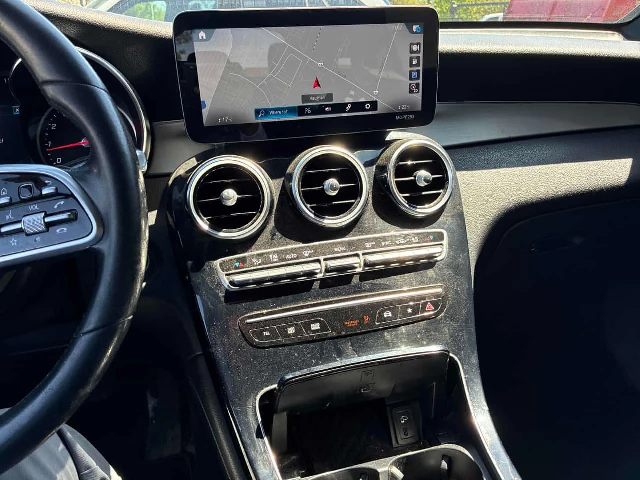 Mercedes-Benz GLC 300 * 4MATIC * ПОДГРЕВИ * ПАМЕТ, снимка 9 - Автомобили и джипове - 54683676