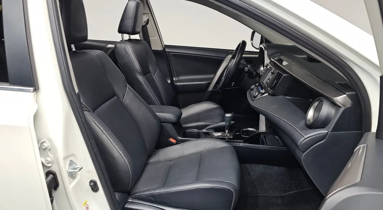 Toyota Rav4 2.5 Бензин, снимка 11 - Автомобили и джипове - 55084964