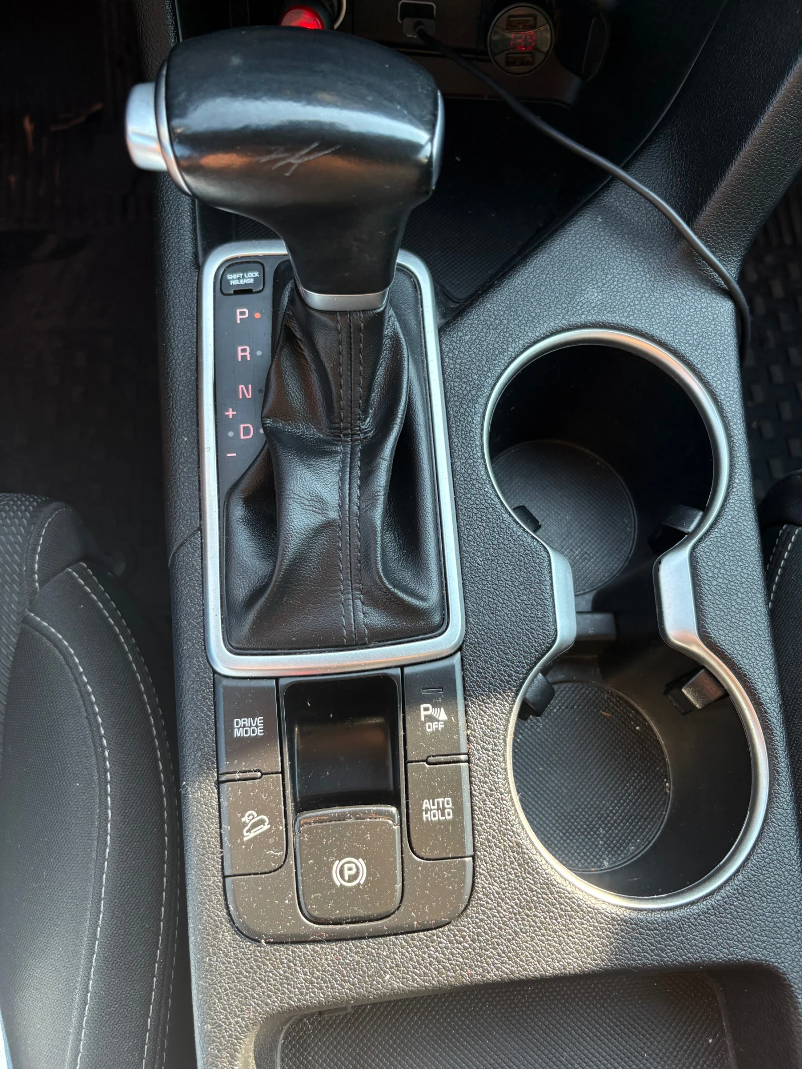 Kia Sportage 1.6 CRDI, снимка 9 - Автомобили и джипове - 55610216