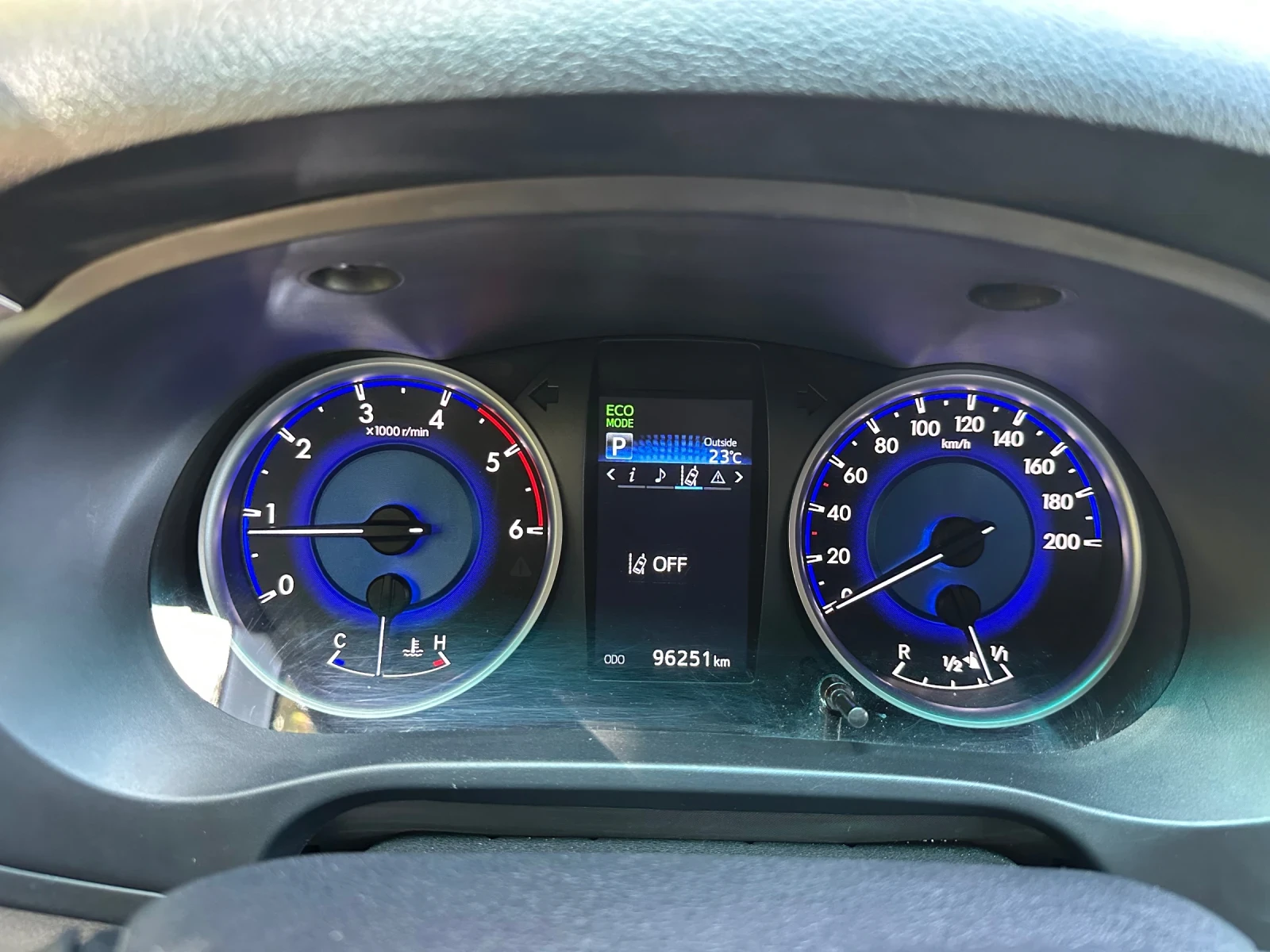 Toyota Hilux 2.4 D-4D AUTOMATIC | 96 000 КМ | 1 Собственик| , снимка 14 - Автомобили и джипове - 55859401