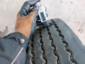 Гуми Зимни 235/75R17.5, снимка 2