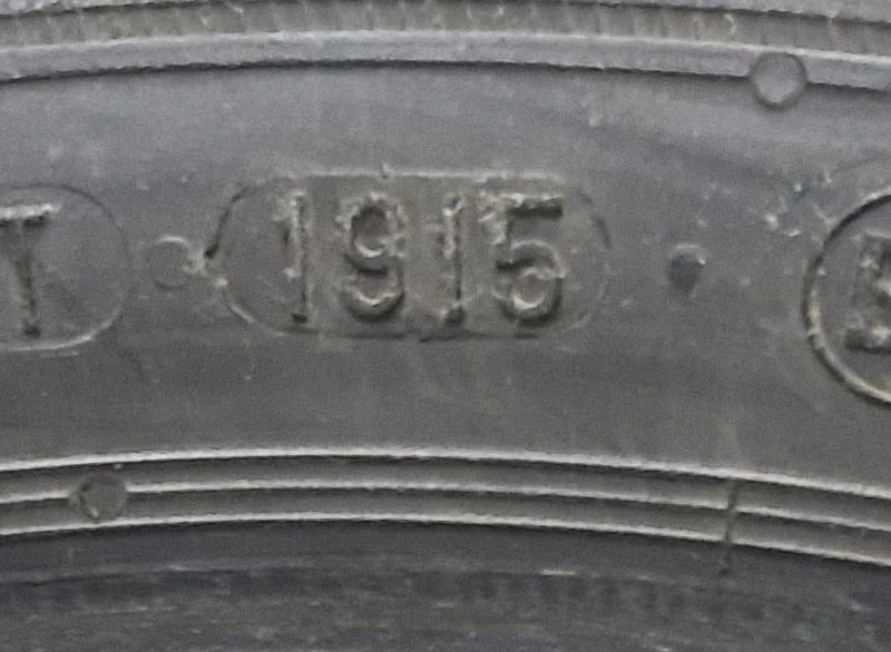 Гуми Зимни 185/60R14, снимка 5 - Гуми и джанти - 36393081