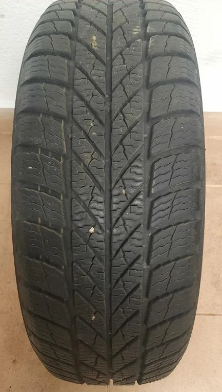 Гуми Зимни 185/60R14, снимка 1 - Гуми и джанти - 36393081