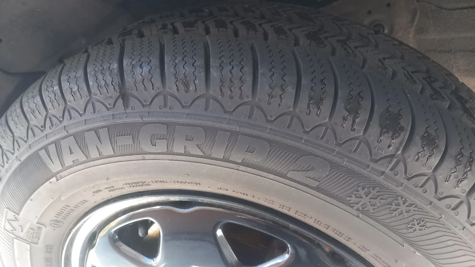 Гуми Зимни 205/70R15, снимка 6 - Гуми и джанти - 53769583