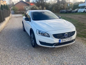 Volvo V60 Cross Country 2.4 D4 4x4 190kc, снимка 2