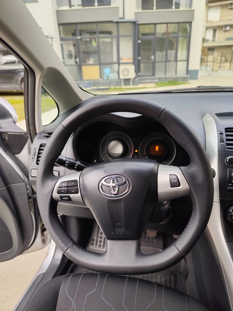 Toyota Auris, снимка 8 - Автомобили и джипове - 48006144