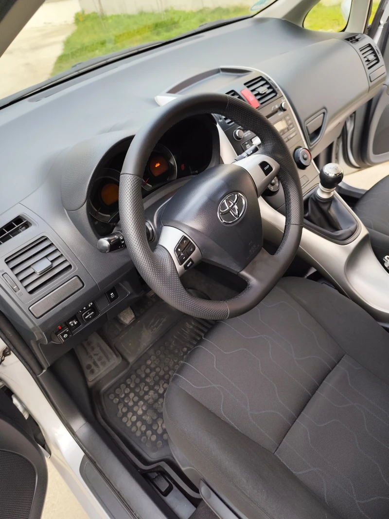 Toyota Auris, снимка 13 - Автомобили и джипове - 48006144