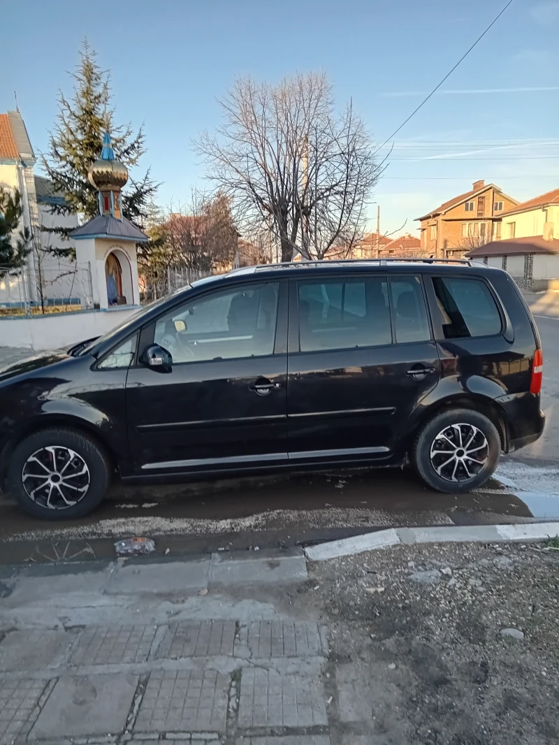 VW Touran, снимка 2 - Автомобили и джипове - 48614408