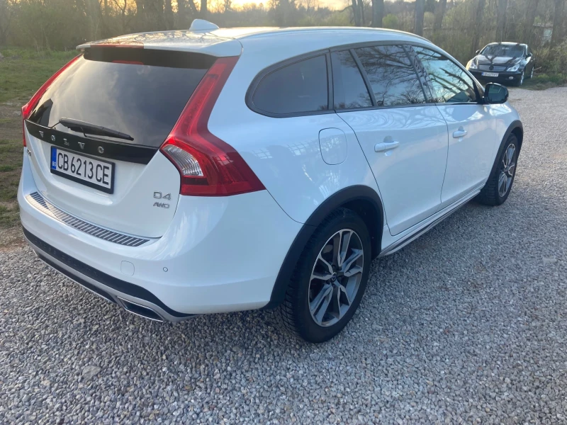 Volvo V60 Cross Country 2.4 D4 4x4 190kc, снимка 4 - Автомобили и джипове - 52242042