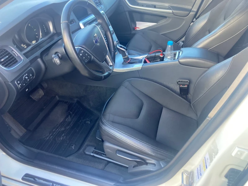Volvo V60 Cross Country 2.4 D4 4x4 190kc, снимка 8 - Автомобили и джипове - 52242042