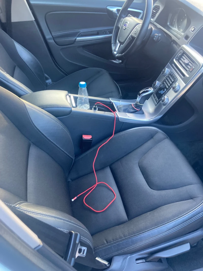 Volvo V60 Cross Country 2.4 D4 4x4 190kc, снимка 13 - Автомобили и джипове - 52242042