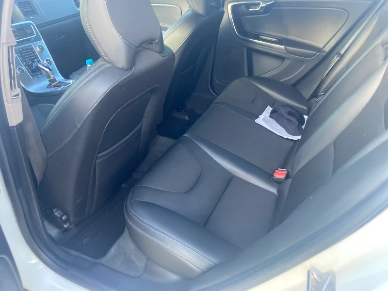 Volvo V60 Cross Country 2.4 D4 4x4 190kc, снимка 9 - Автомобили и джипове - 52242042