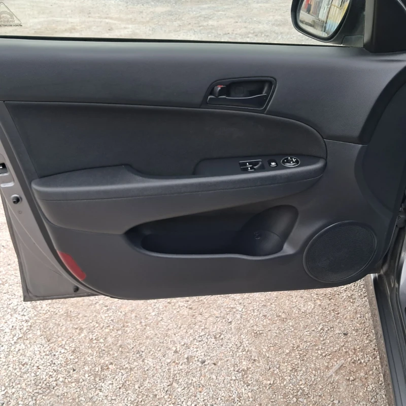 Hyundai I30 1.4i, снимка 7 - Автомобили и джипове - 52324842