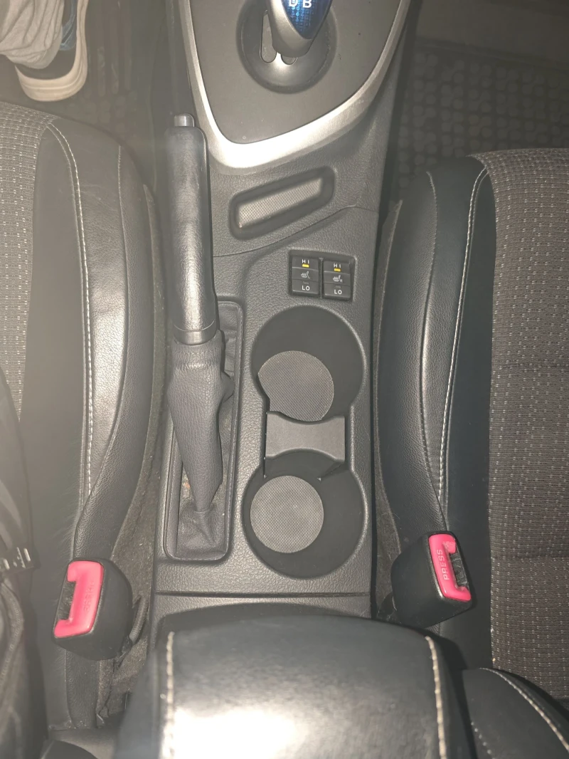 Toyota Auris, снимка 12 - Автомобили и джипове - 53481998