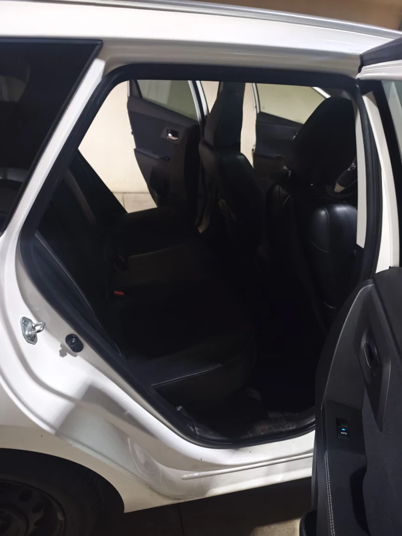 Toyota Auris, снимка 4 - Автомобили и джипове - 53481998