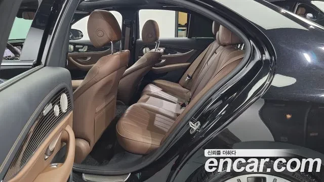 Mercedes-Benz E 450 E450 4MATIC Exclusive, ЦЕНА до БГ, АВТОКРЕДИТ, снимка 11 - Автомобили и джипове - 56023523