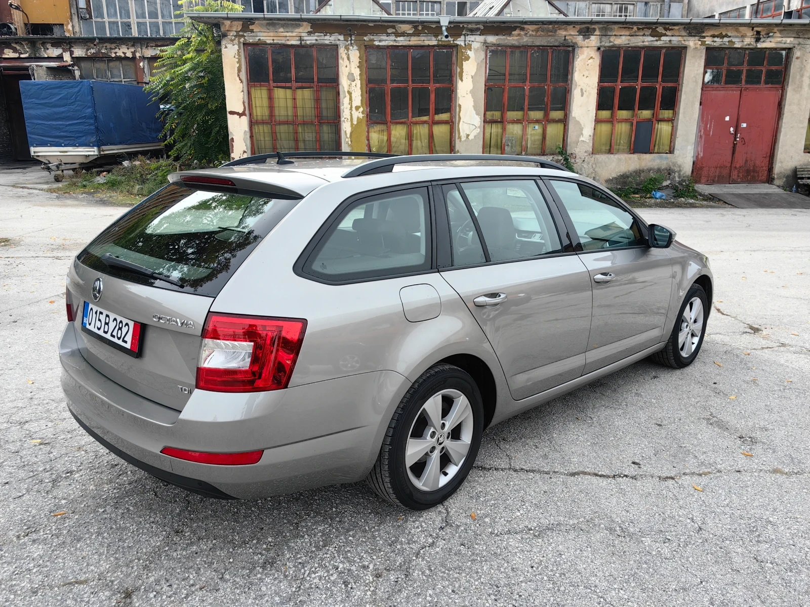 Skoda Octavia 1.6tdi 105ps, Elegance, Евро 5, Отлична  - изображение 6