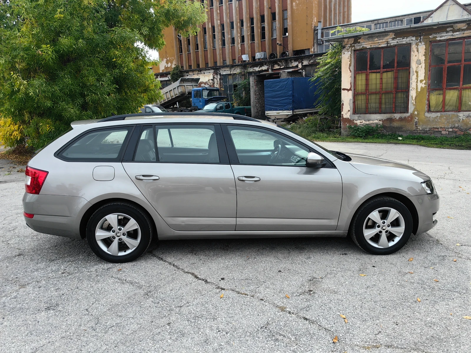 Skoda Octavia 1.6tdi 105ps, Elegance, Евро 5, Отлична  - изображение 4