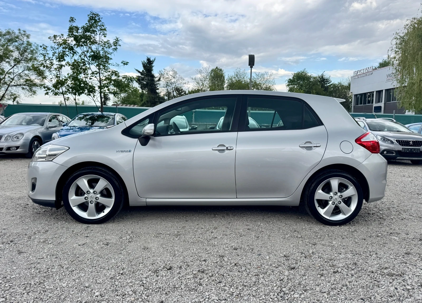 Toyota Auris 1.8 Hybrid             -ТОП СЪСТОЯНИЕ - - изображение 2