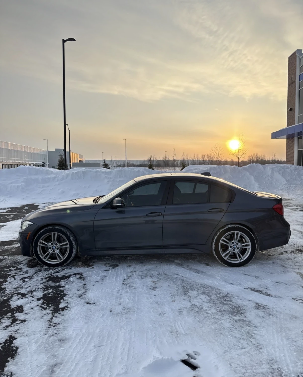 BMW 330 М ПАКЕТ * * CARFAX * * АВТО КРЕДИТ * *  - изображение 9
