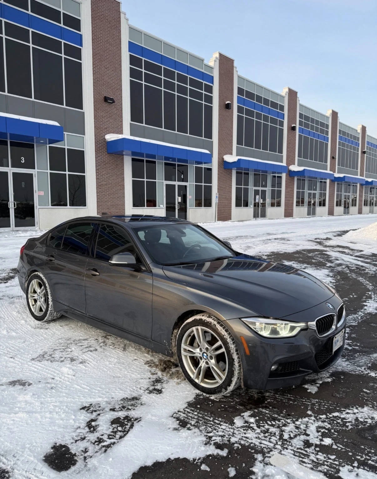 BMW 330 М ПАКЕТ * * CARFAX * * АВТО КРЕДИТ * *  - изображение 4