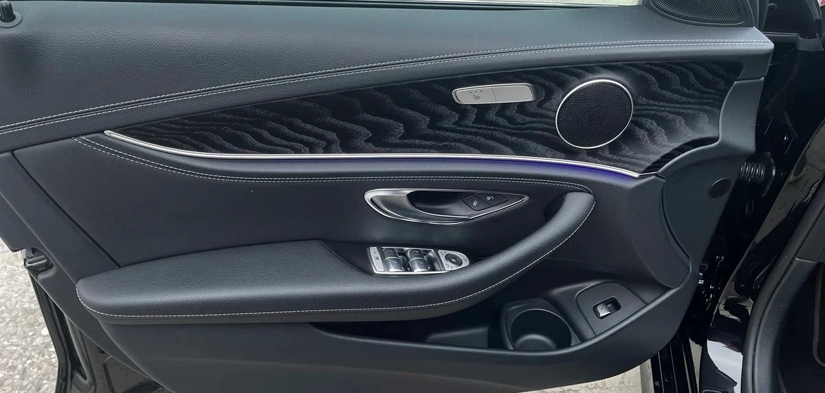 Mercedes-Benz E 220 d 4Matic AMG Line - изображение 4