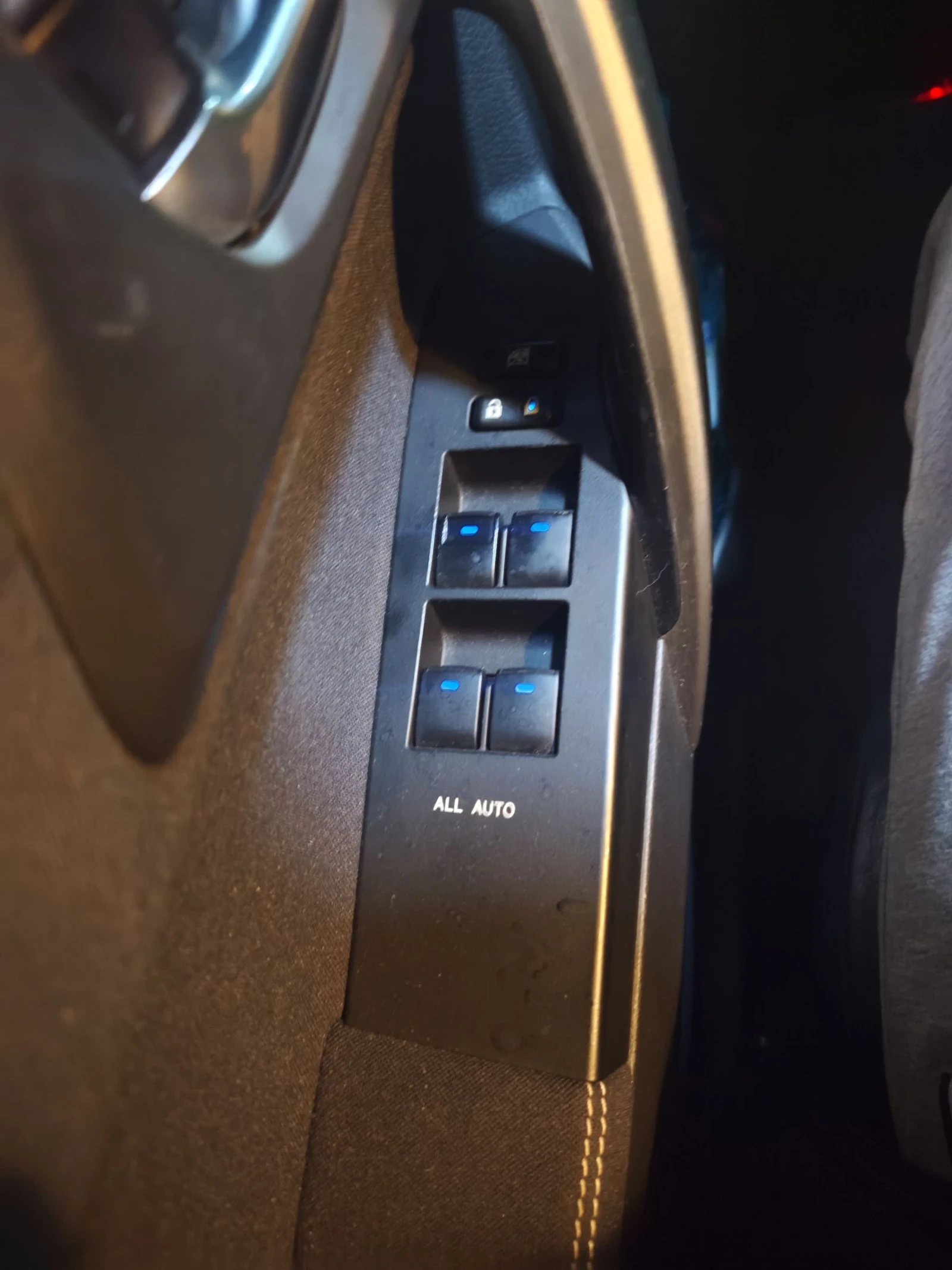 Toyota Auris, снимка 13 - Автомобили и джипове - 53952888