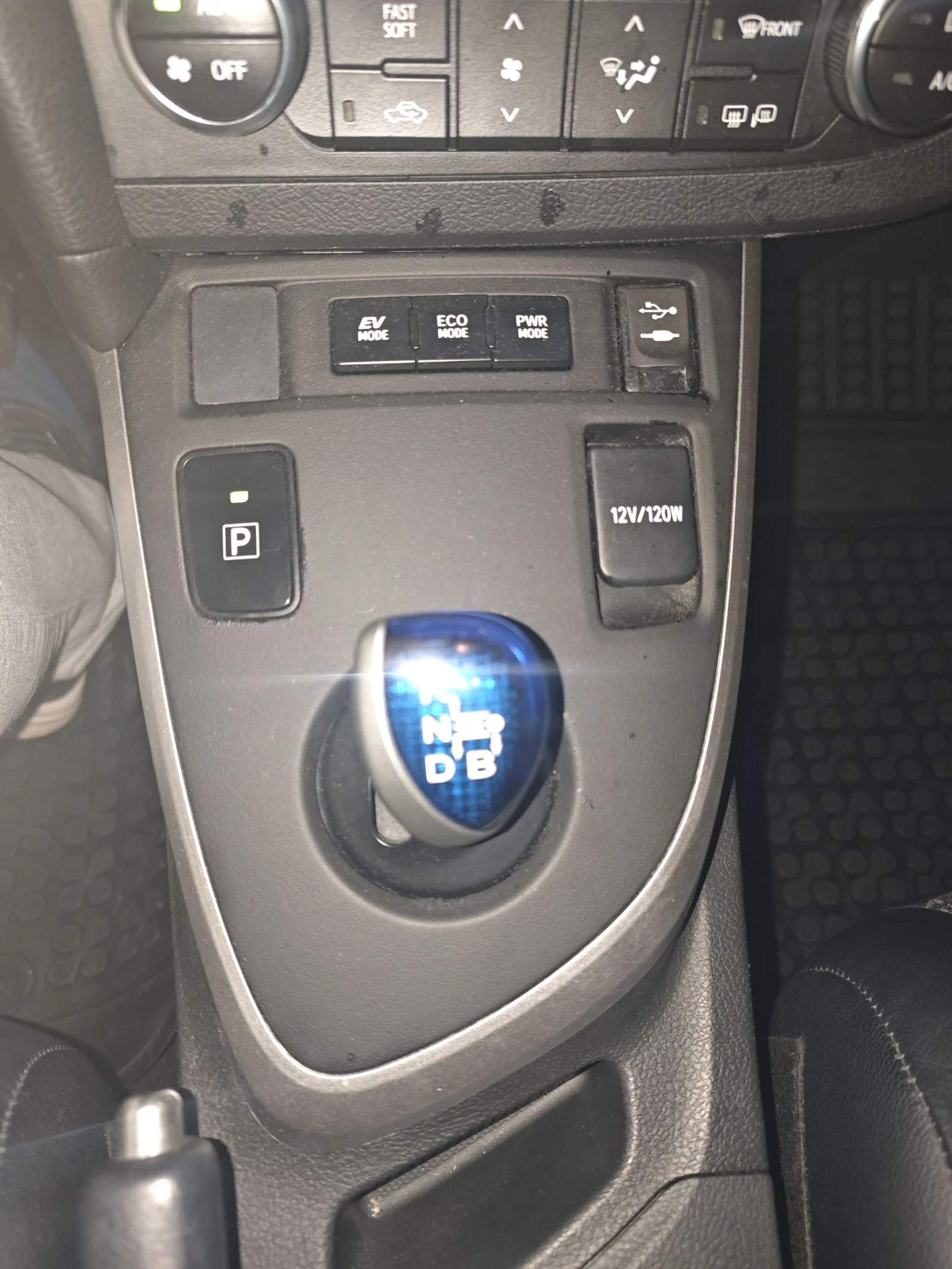 Toyota Auris, снимка 11 - Автомобили и джипове - 53952888