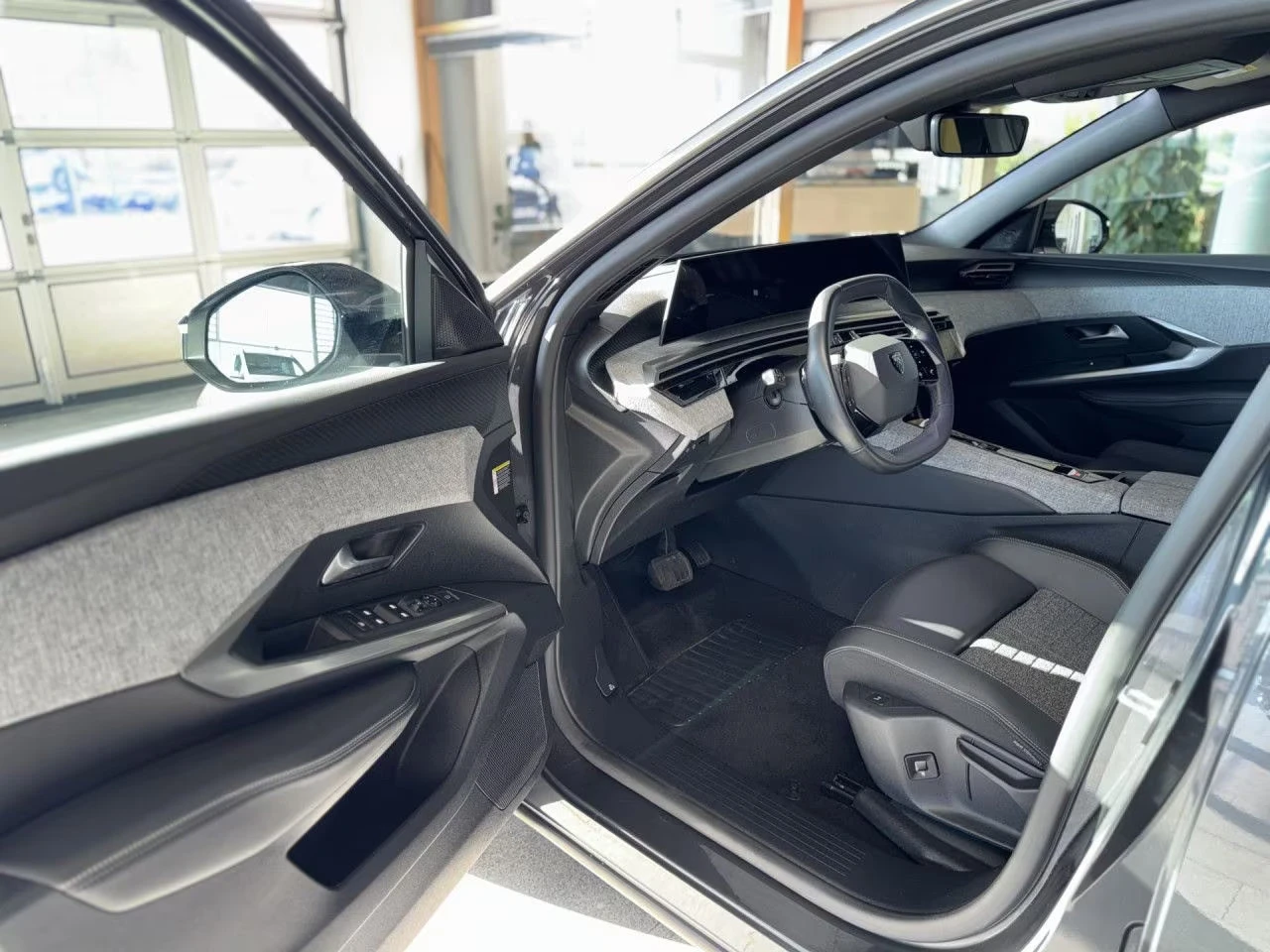 Peugeot 5008 HEV/ALLURE/145HP/PANO/360/ACC/FACELIFT/7SEATS/117v, снимка 11 - Автомобили и джипове - 53736848