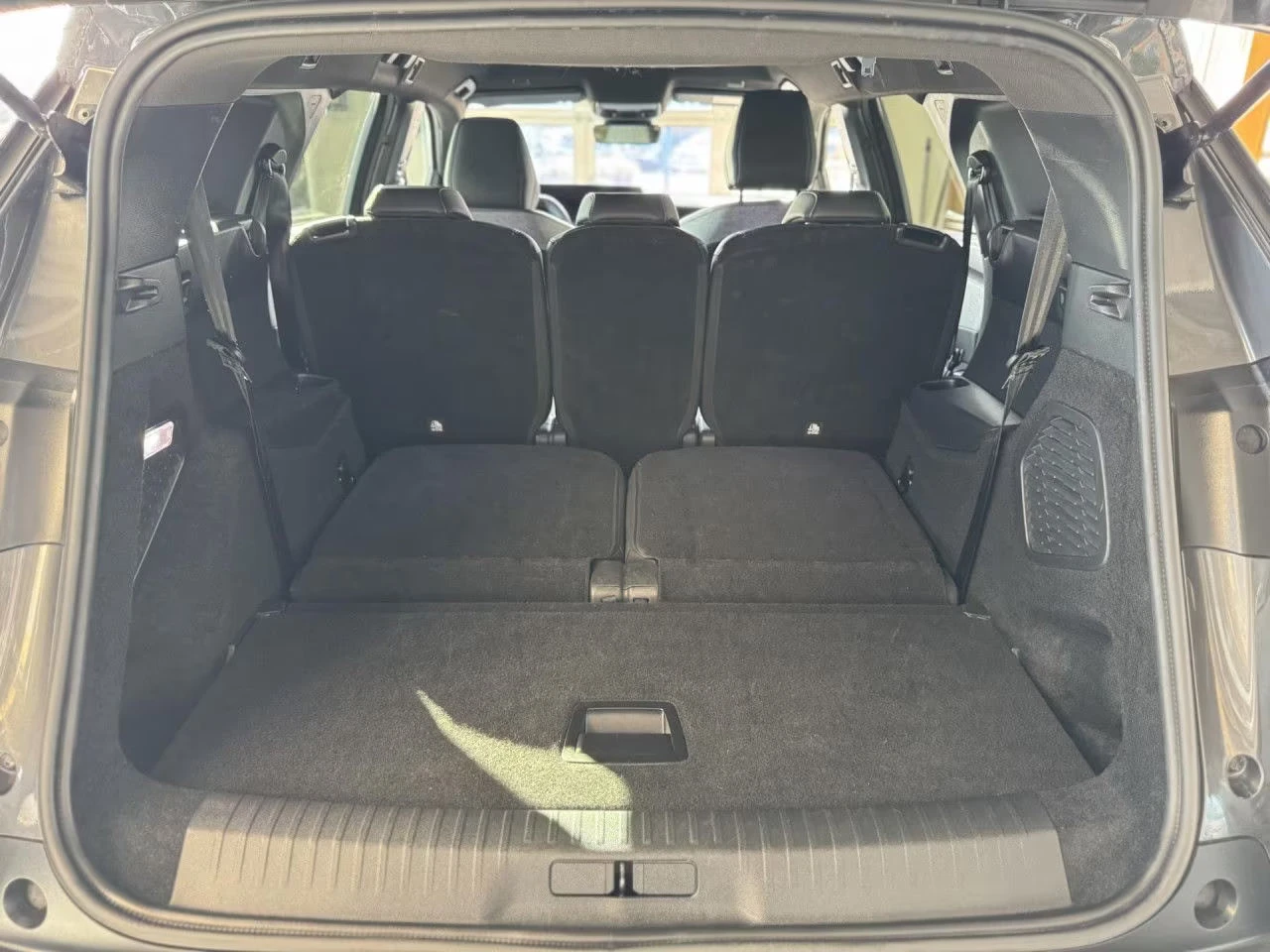 Peugeot 5008 HEV/ALLURE/145HP/PANO/360/ACC/FACELIFT/7SEATS/117v, снимка 8 - Автомобили и джипове - 53736848