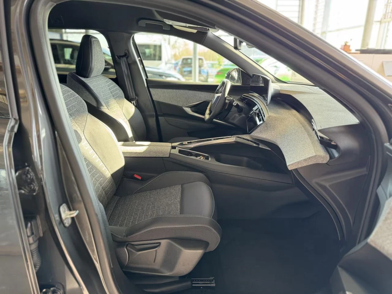 Peugeot 5008 HEV/ALLURE/145HP/PANO/360/ACC/FACELIFT/7SEATS/117v, снимка 13 - Автомобили и джипове - 53736848