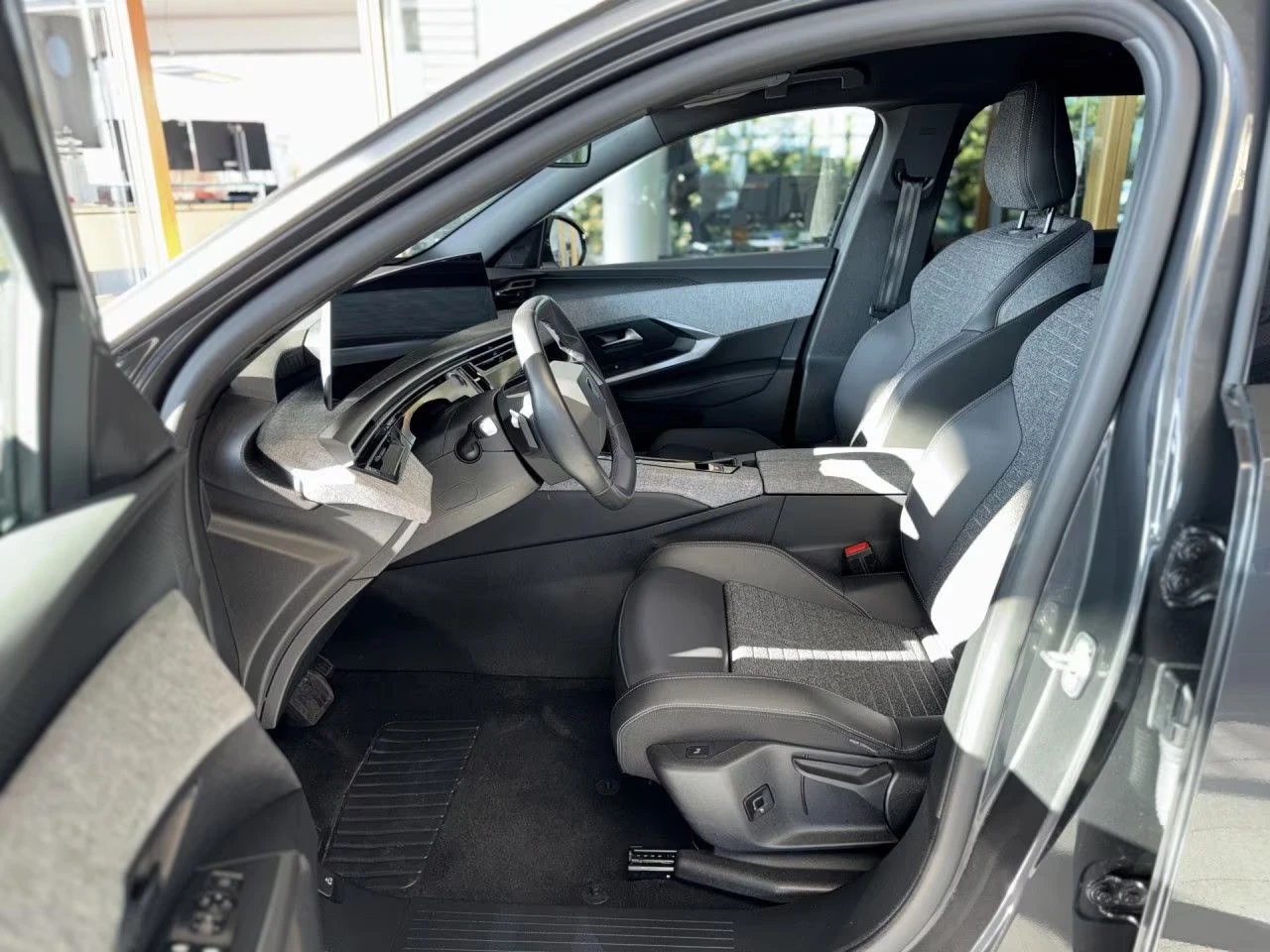 Peugeot 5008 HEV/ALLURE/145HP/PANO/360/ACC/FACELIFT/7SEATS/117v, снимка 12 - Автомобили и джипове - 53736848