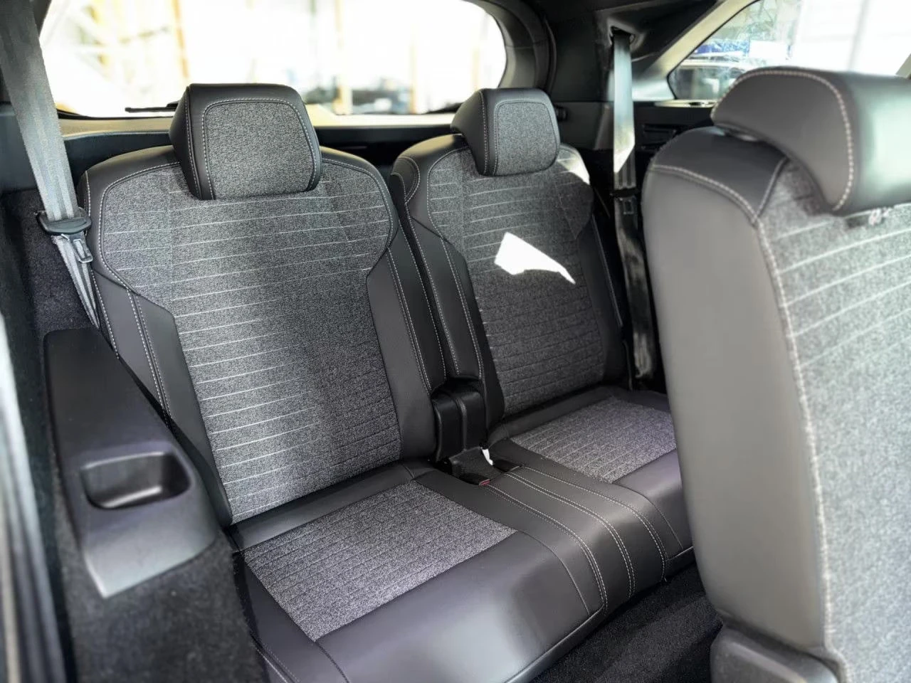 Peugeot 5008 HEV/ALLURE/145HP/PANO/360/ACC/FACELIFT/7SEATS/117v, снимка 16 - Автомобили и джипове - 53736848