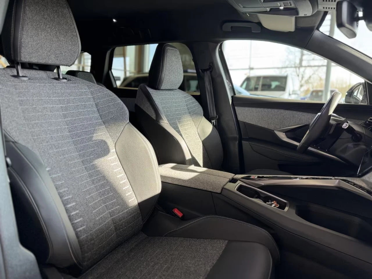 Peugeot 5008 HEV/ALLURE/145HP/PANO/360/ACC/FACELIFT/7SEATS/117v, снимка 14 - Автомобили и джипове - 53736848