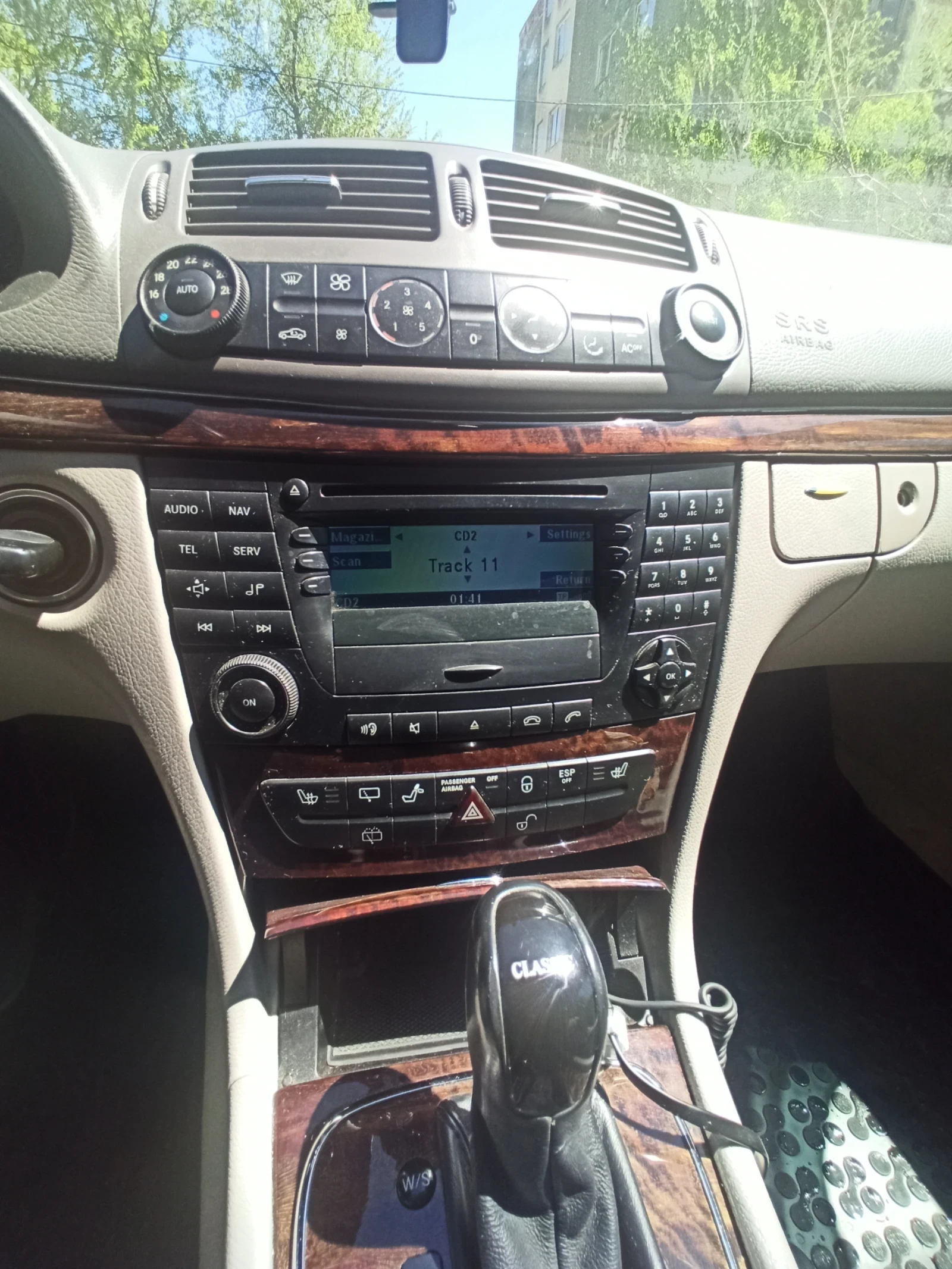 Mercedes-Benz E 320, снимка 8 - Автомобили и джипове - 54319125