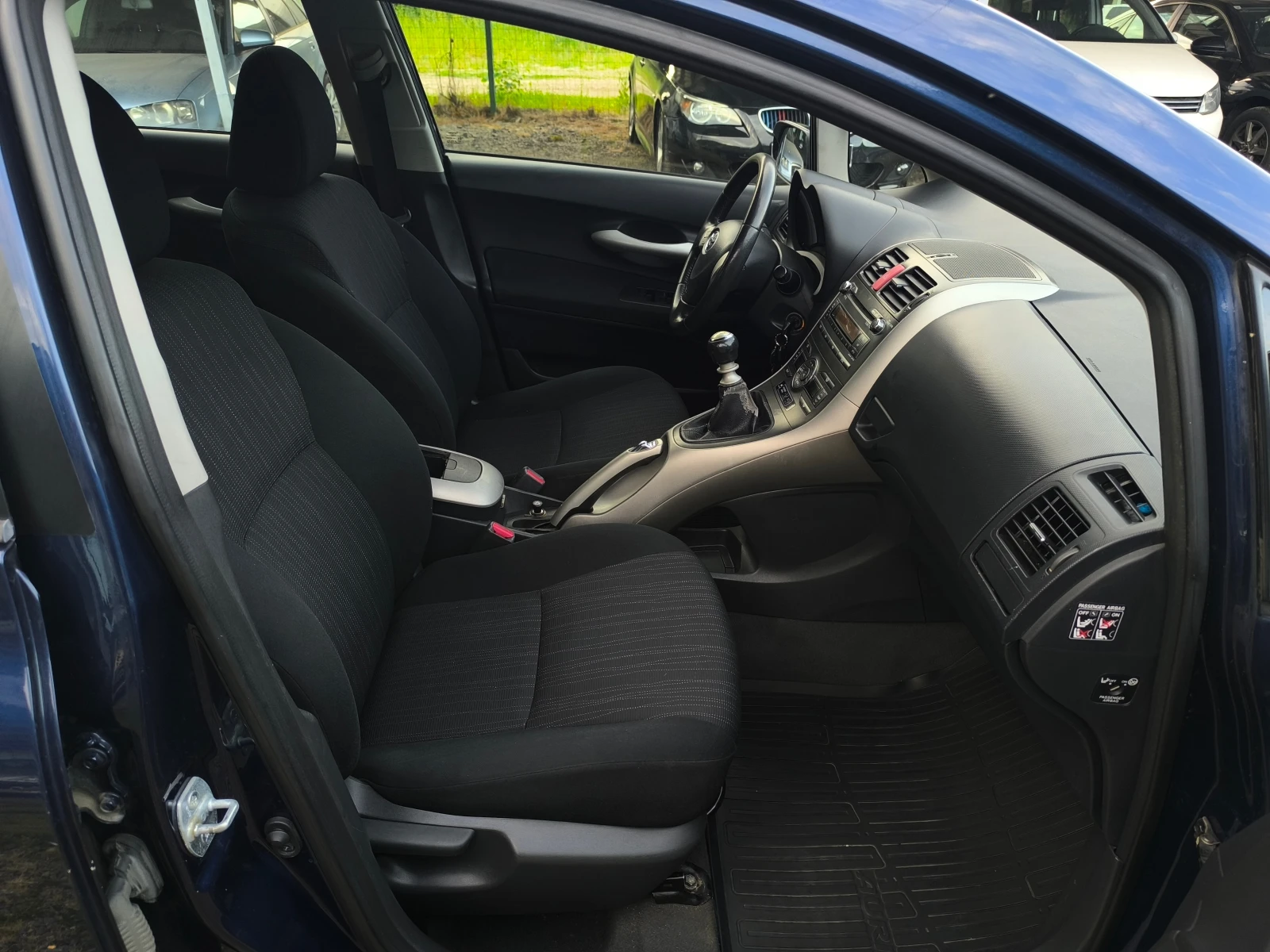 Toyota Auris -2.0D4D-126кс-6 скорости-КЛИМАТРОНИК-ОТЛИЧНА !!!, снимка 15 - Автомобили и джипове - 54758539