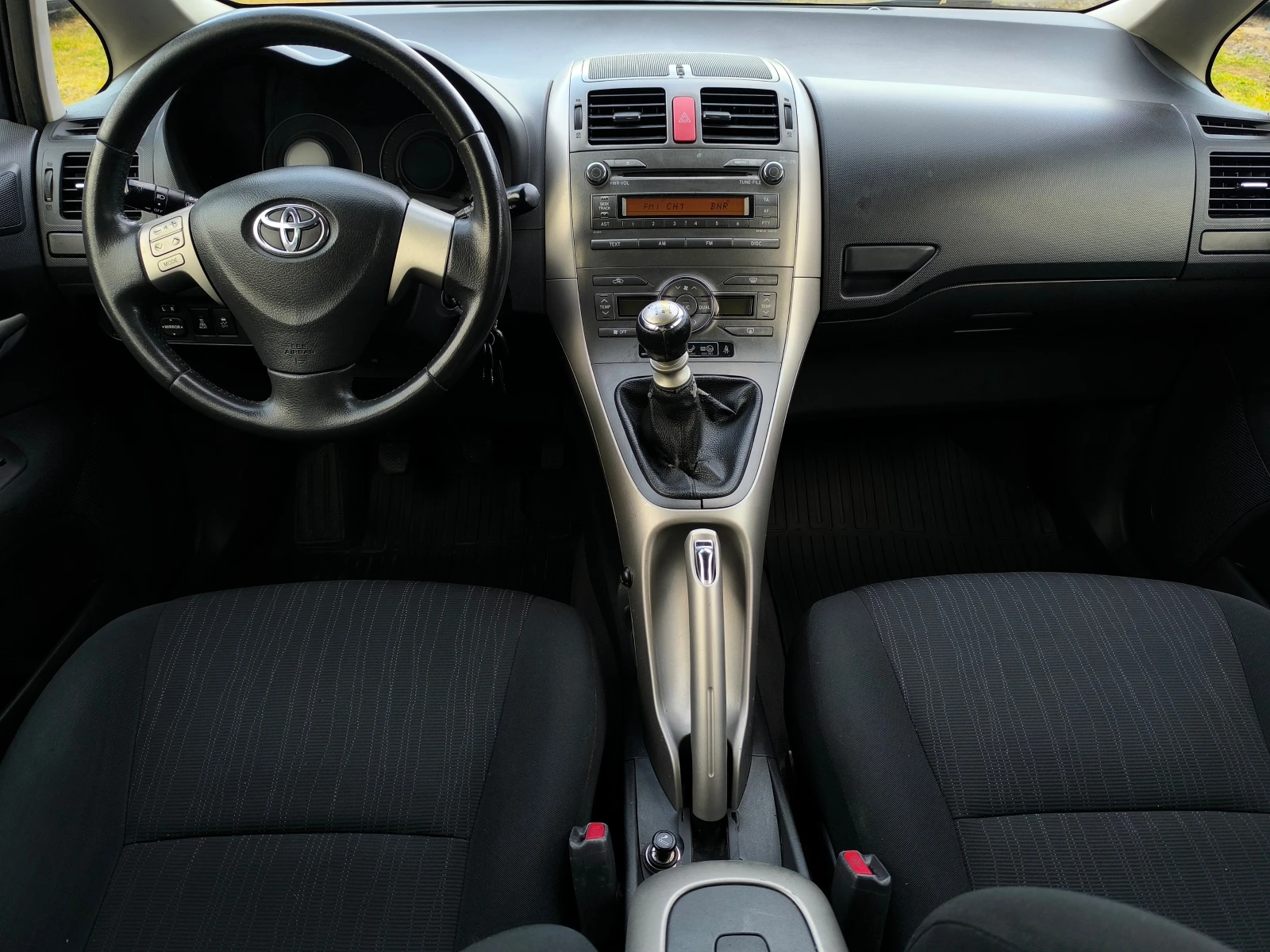 Toyota Auris -2.0D4D-126кс-6 скорости-КЛИМАТРОНИК-ОТЛИЧНА !!!, снимка 13 - Автомобили и джипове - 54758539