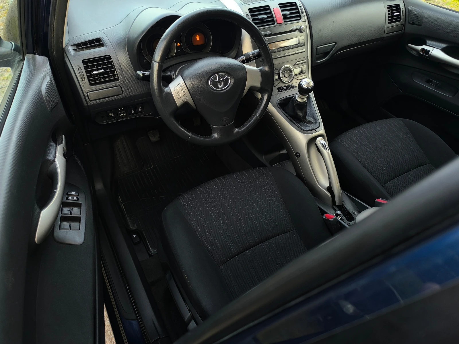 Toyota Auris -2.0D4D-126кс-6 скорости-КЛИМАТРОНИК-ОТЛИЧНА !!!, снимка 10 - Автомобили и джипове - 54758539